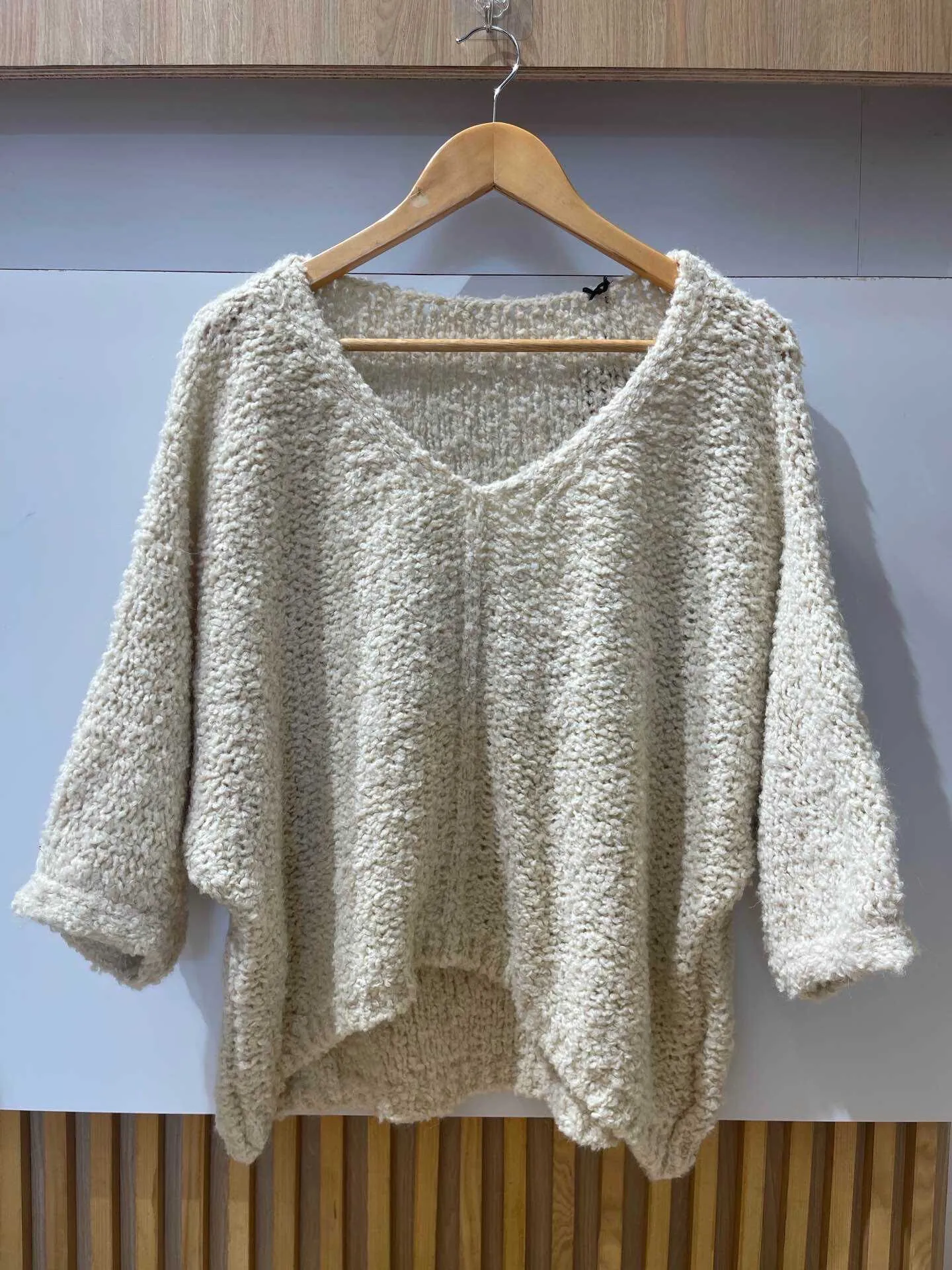 Loop-Pullover mit V-Ausschnitt, Wolle, Alpaka