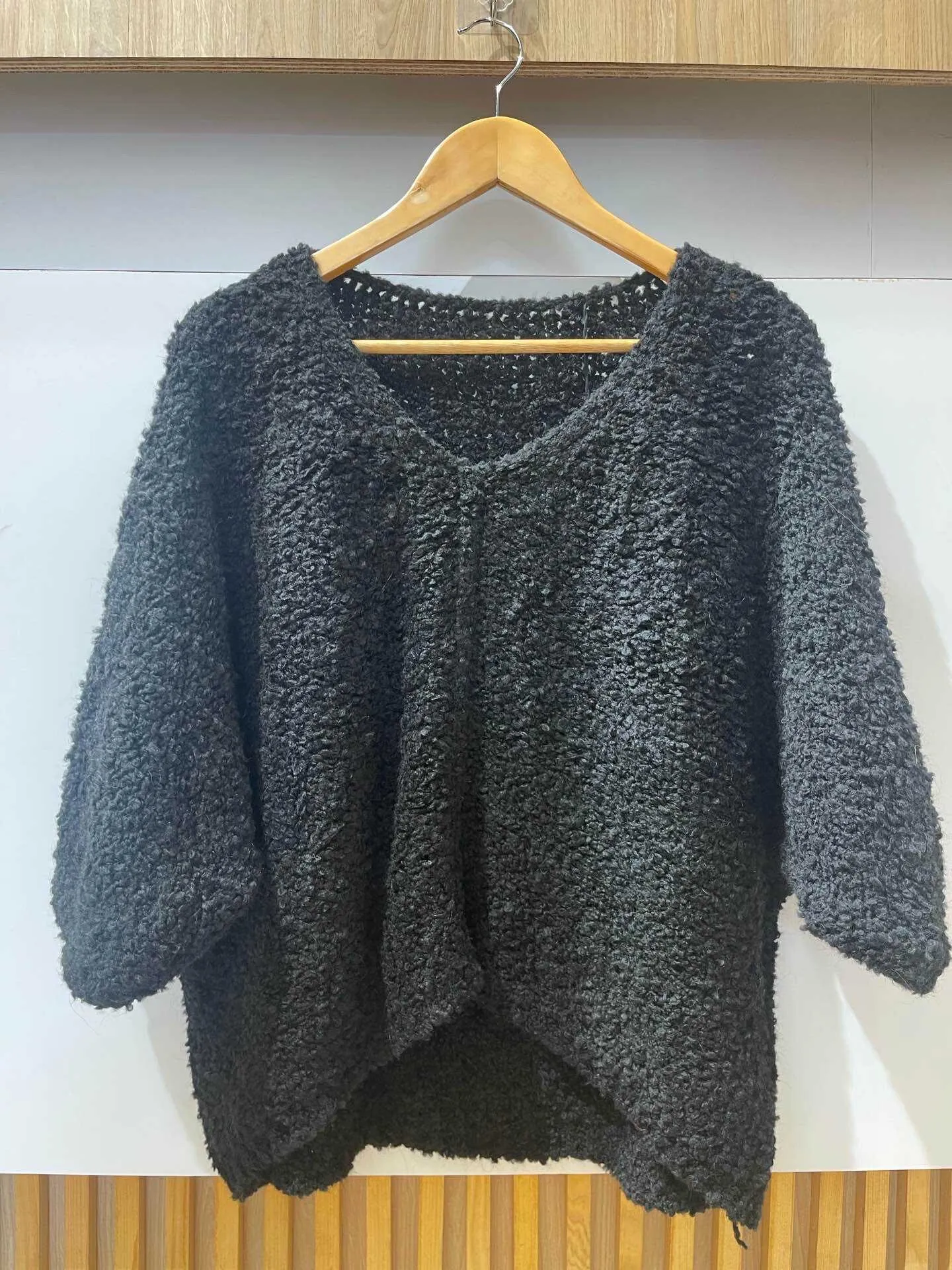 Loop-Pullover mit V-Ausschnitt, Wolle, Alpaka