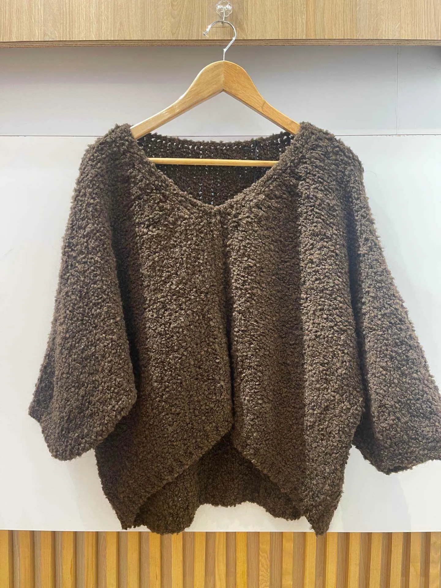 Loop-Pullover mit V-Ausschnitt, Wolle, Alpaka