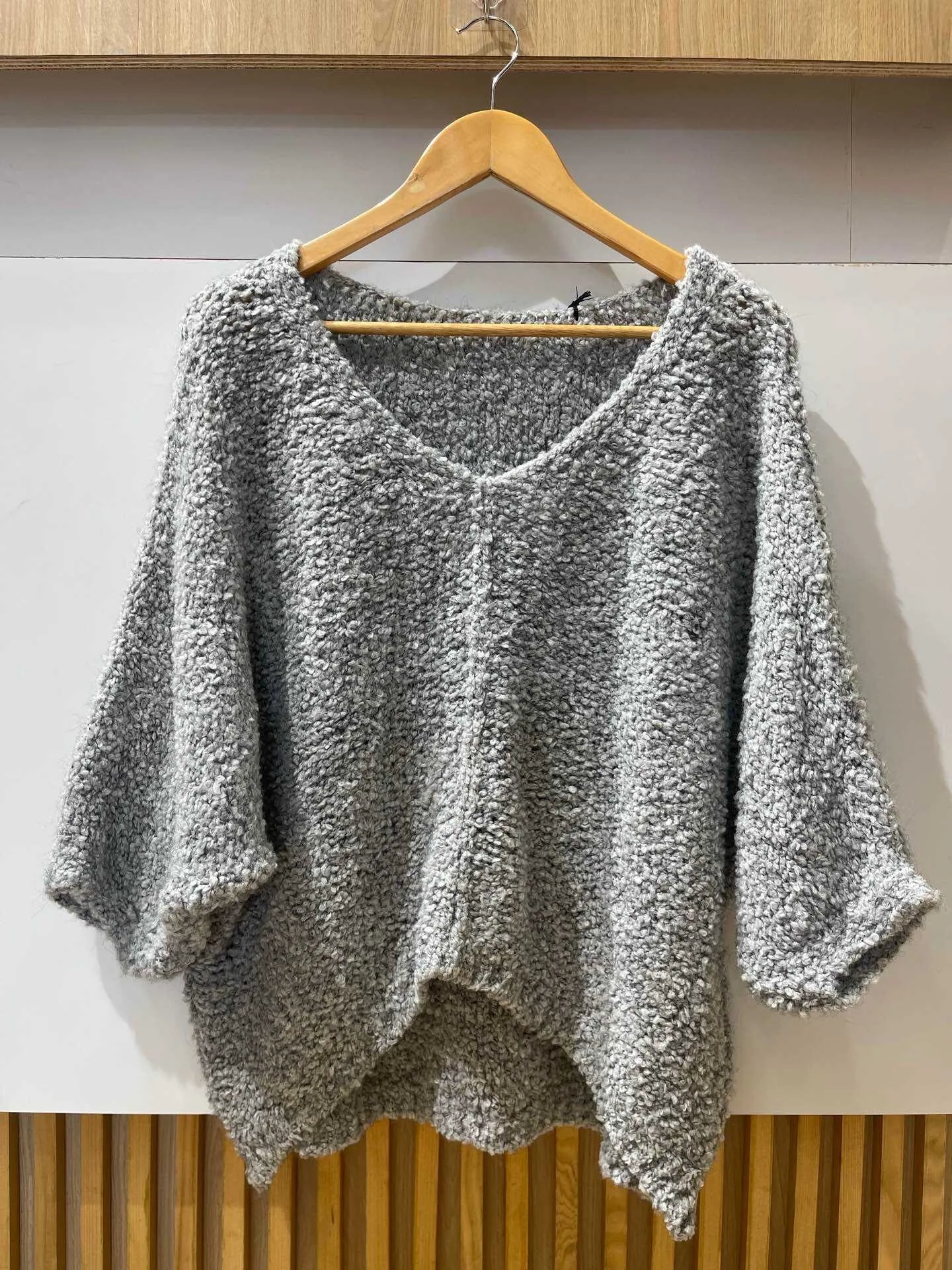 Loop-Pullover mit V-Ausschnitt, Wolle, Alpaka