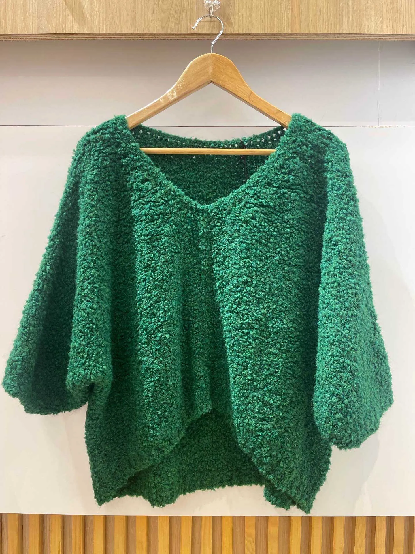 Loop-Pullover mit V-Ausschnitt, Wolle, Alpaka