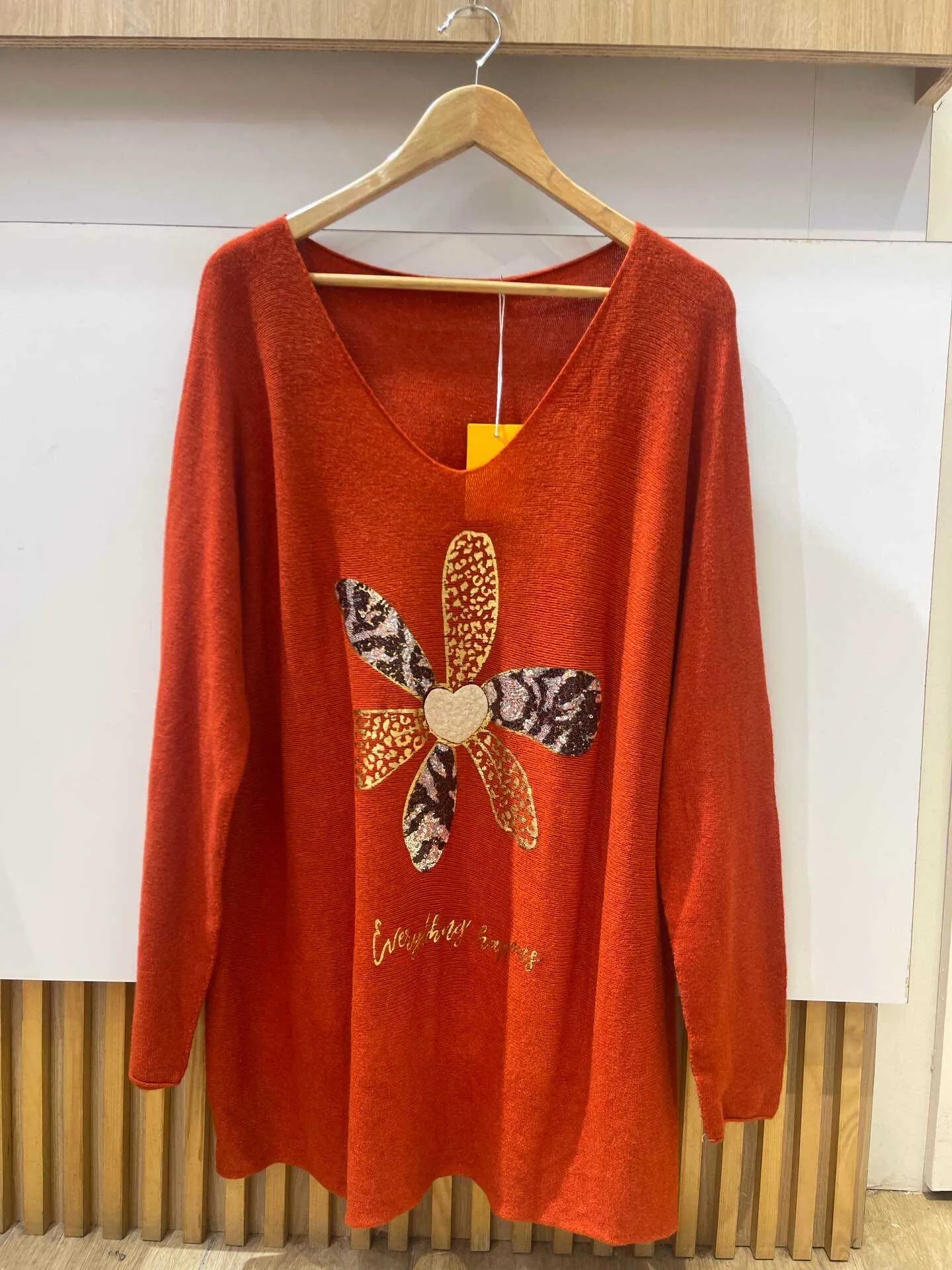 Pullover mit V-Ausschnitt und Blumenmuster, besonders große Größe