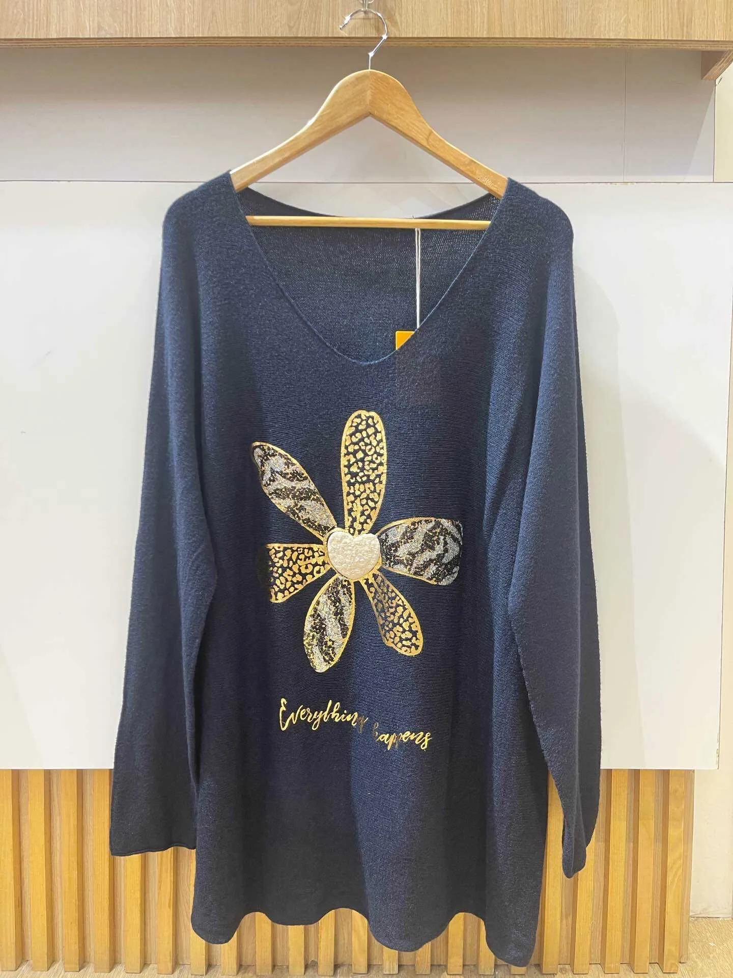 Pullover mit V-Ausschnitt und Blumenmuster, besonders große Größe